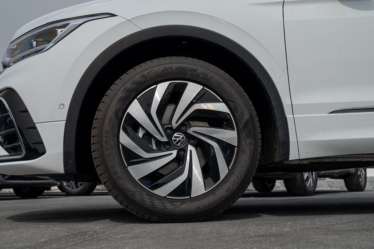 Volkswagen Tiguan 330 TSI 2WD R-Line 2024 front view