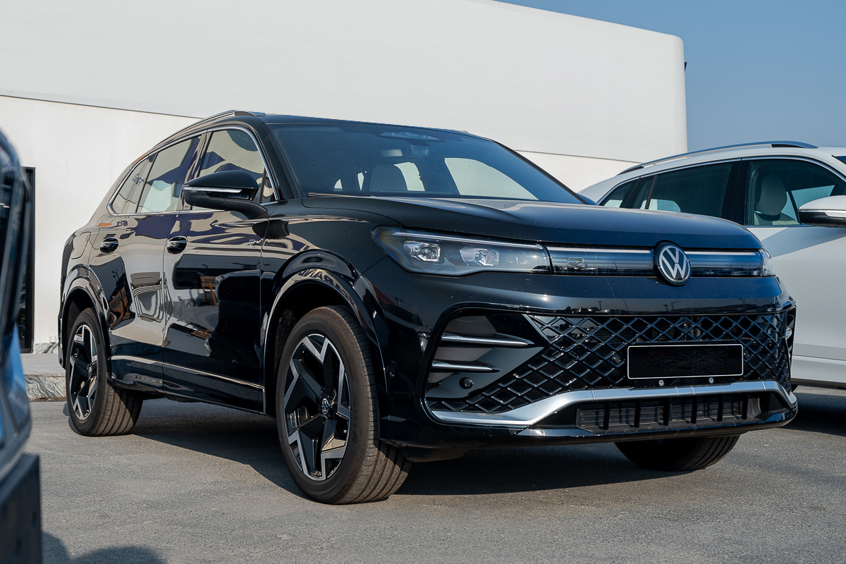 Volkswagen Tiguan L PRO 330 TSI 2WD R-Line Smart Leader 2024 Black