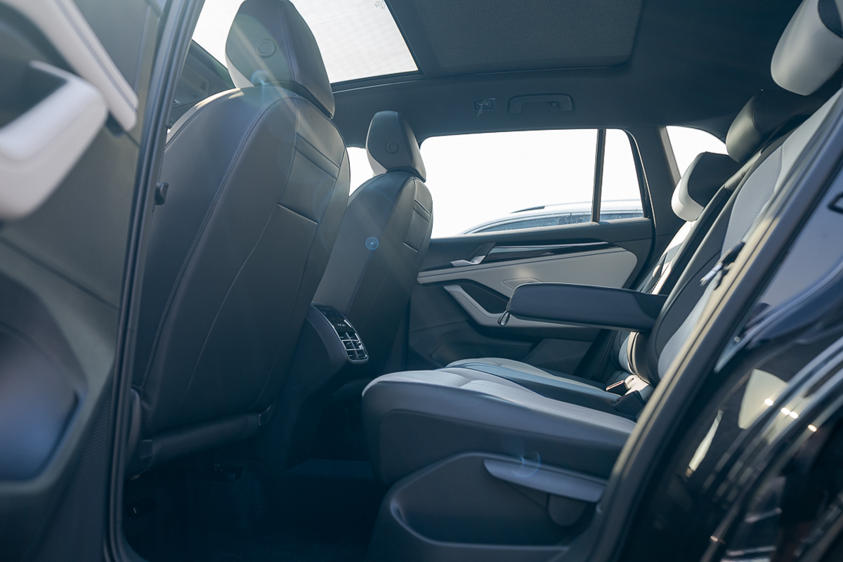 Volkswagen Tiguan L PRO 330 TSI 2WD R-Line Smart Leader 2024 Black