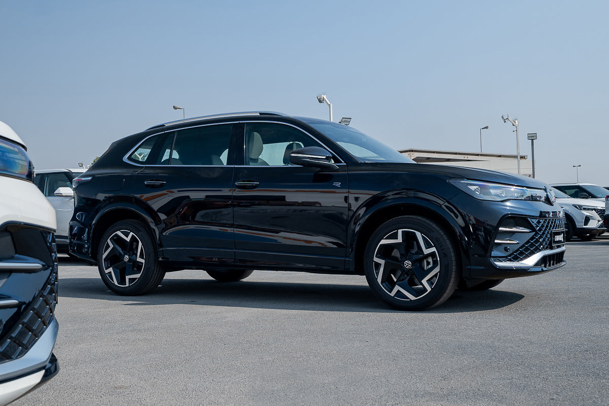 Volkswagen Tiguan L PRO 330 TSI 2WD R-Line Smart Leader 2024 Black
