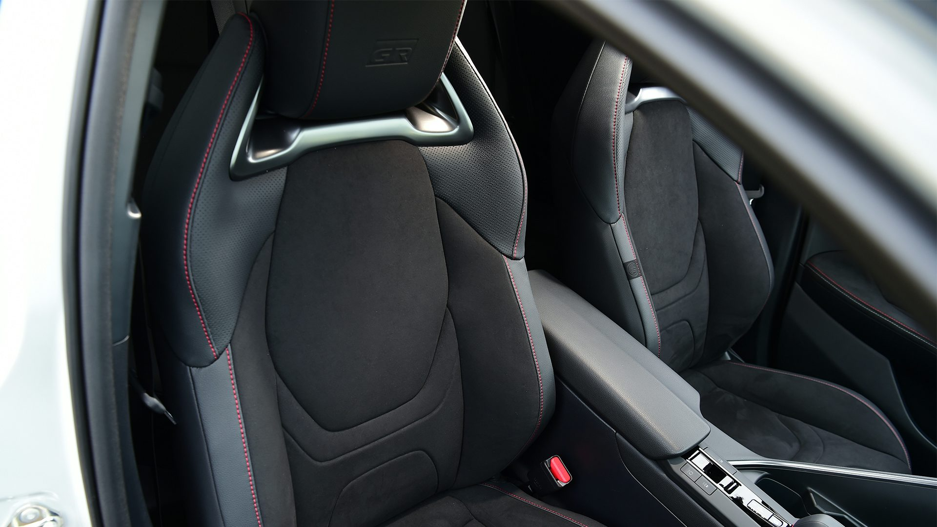 2025 Toyota C-HR Hybrid