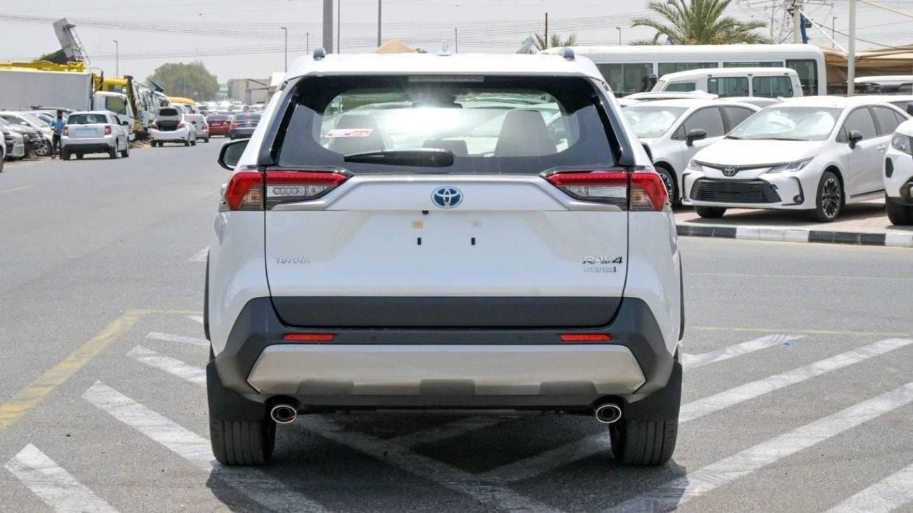 2024 Toyota RAV4 XLE Hybrid White
