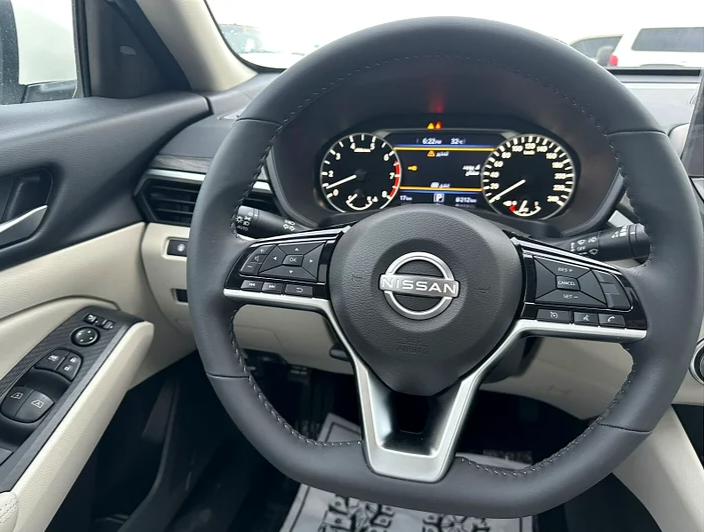 Nissan Altima SV 2025