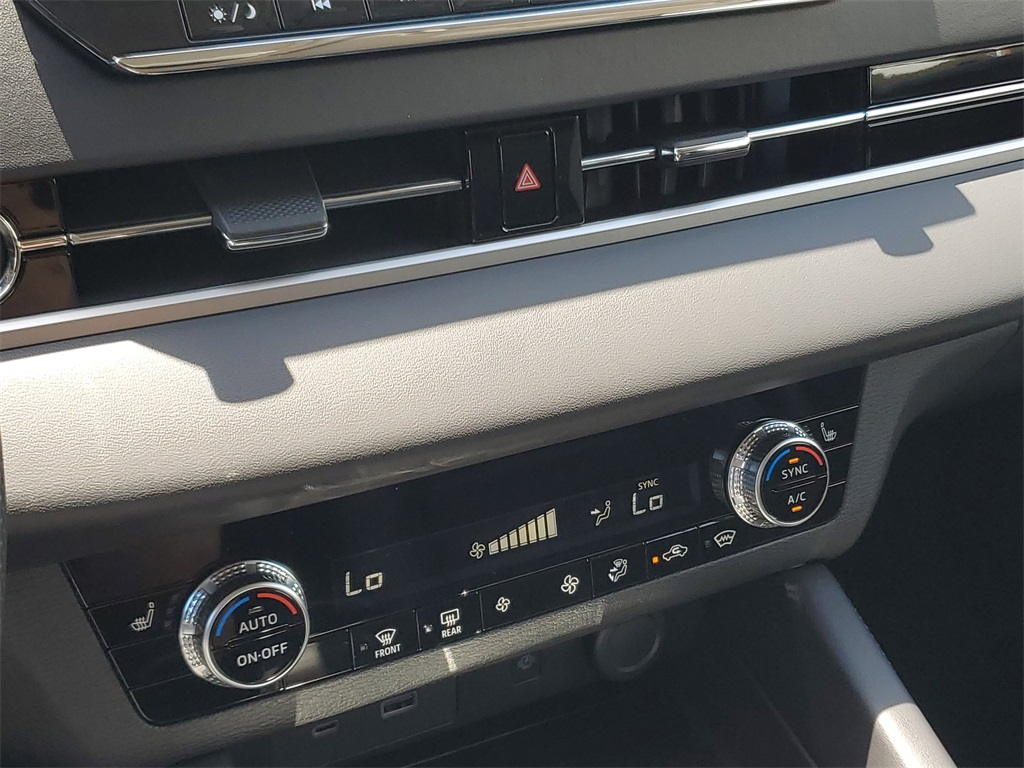 2025 Mitsubishi Outlander SE PHEV