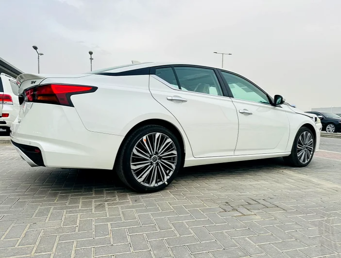 Nissan Altima SV 2025