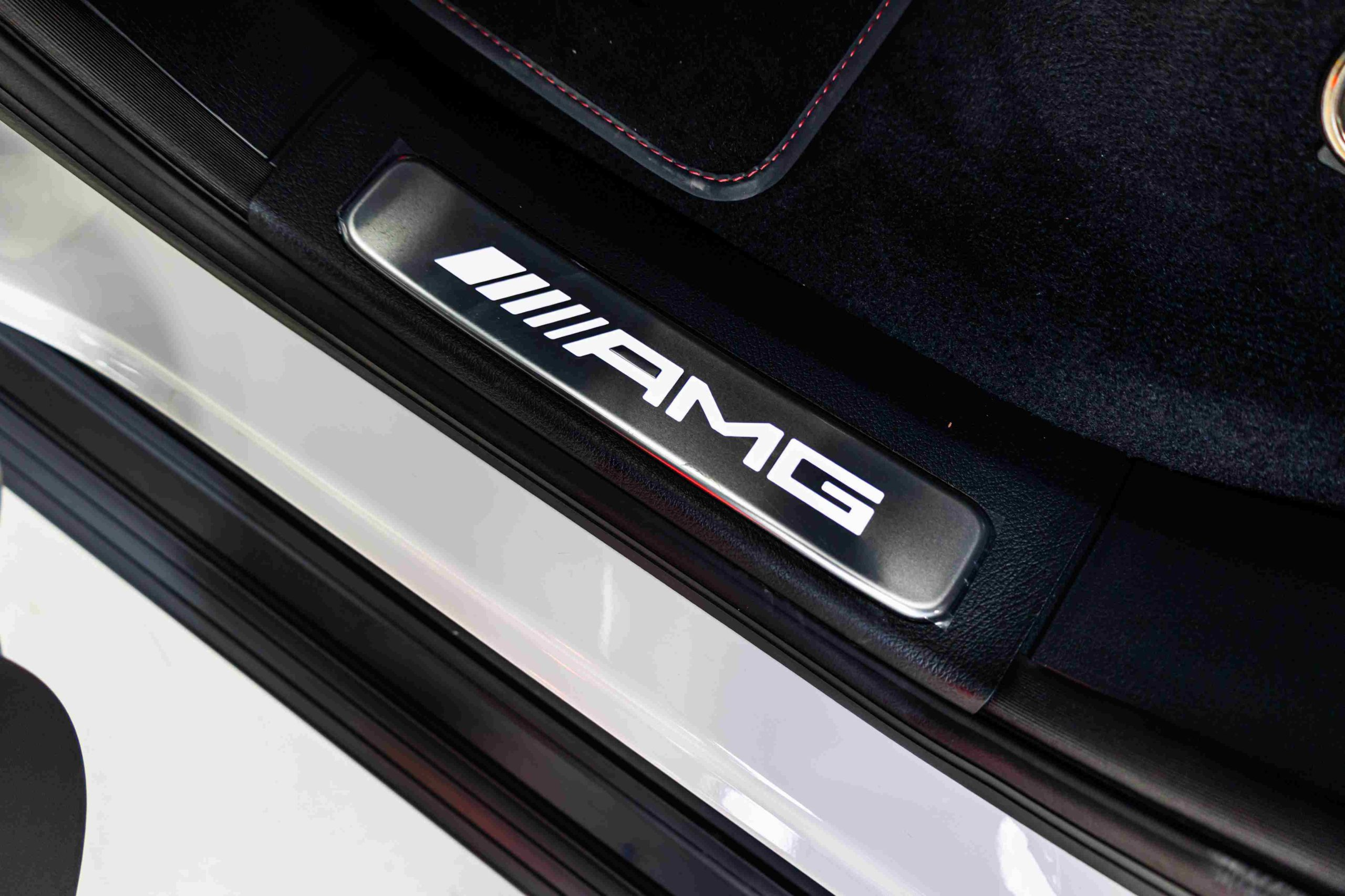 AMG G 63 interior 2025 white