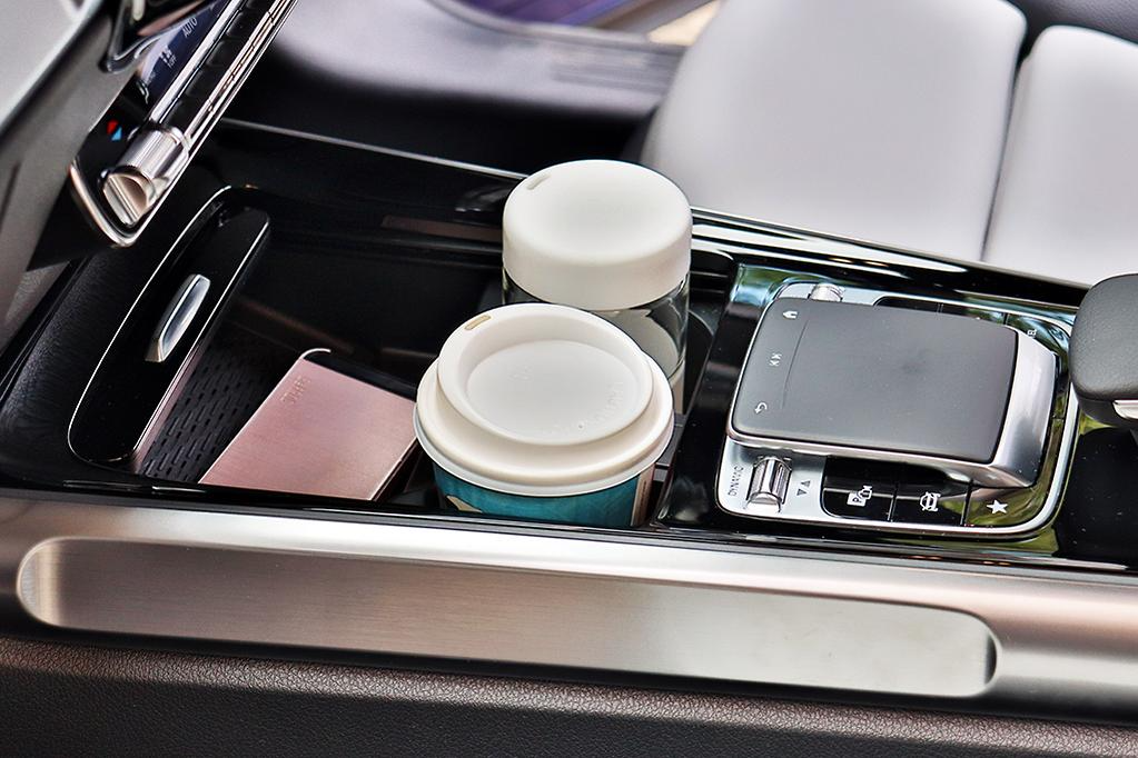 Cup Holder With Cooling & Heating System in Cars