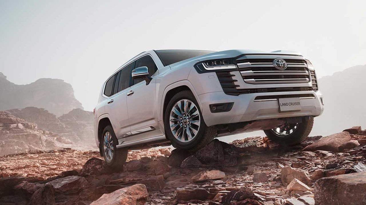 whats the difference between Toyota land cruiser vxr and gxr