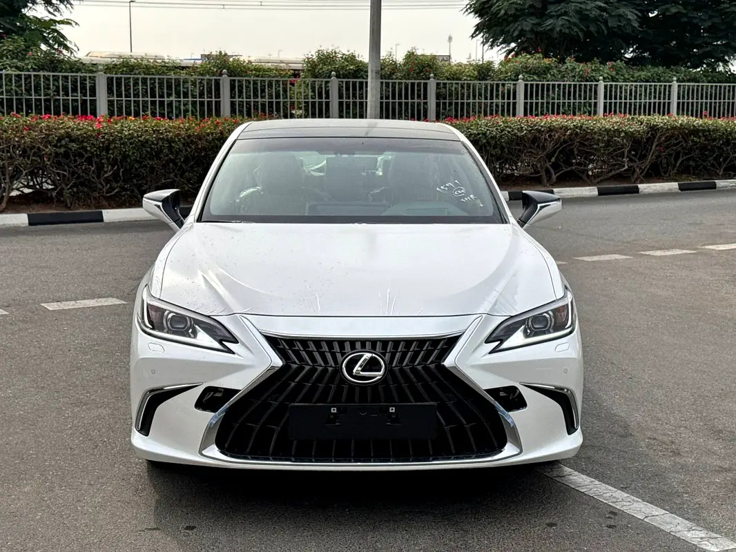 Lexus ES 350 2025 White