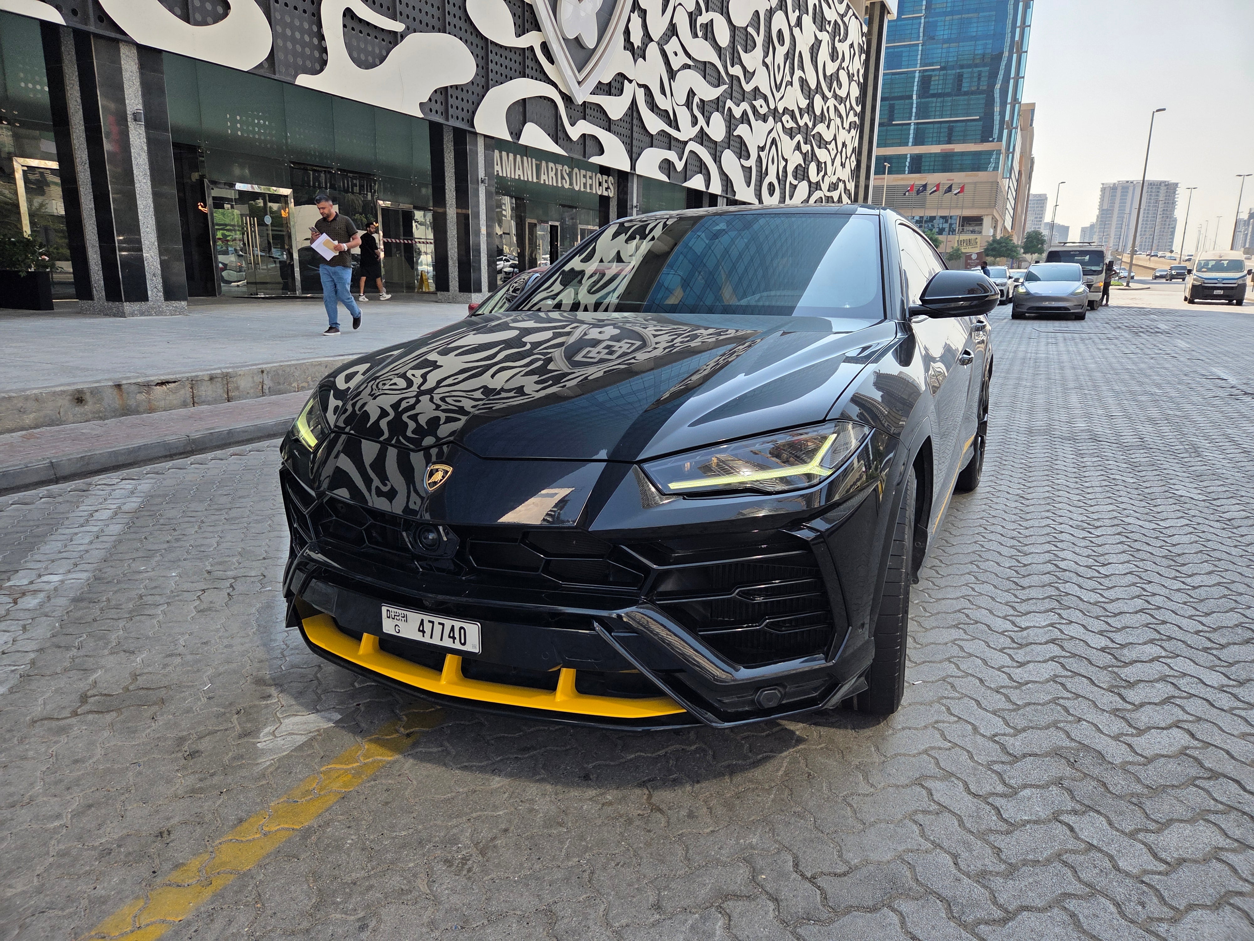 Lamborghini Urus 2022 black for Rent