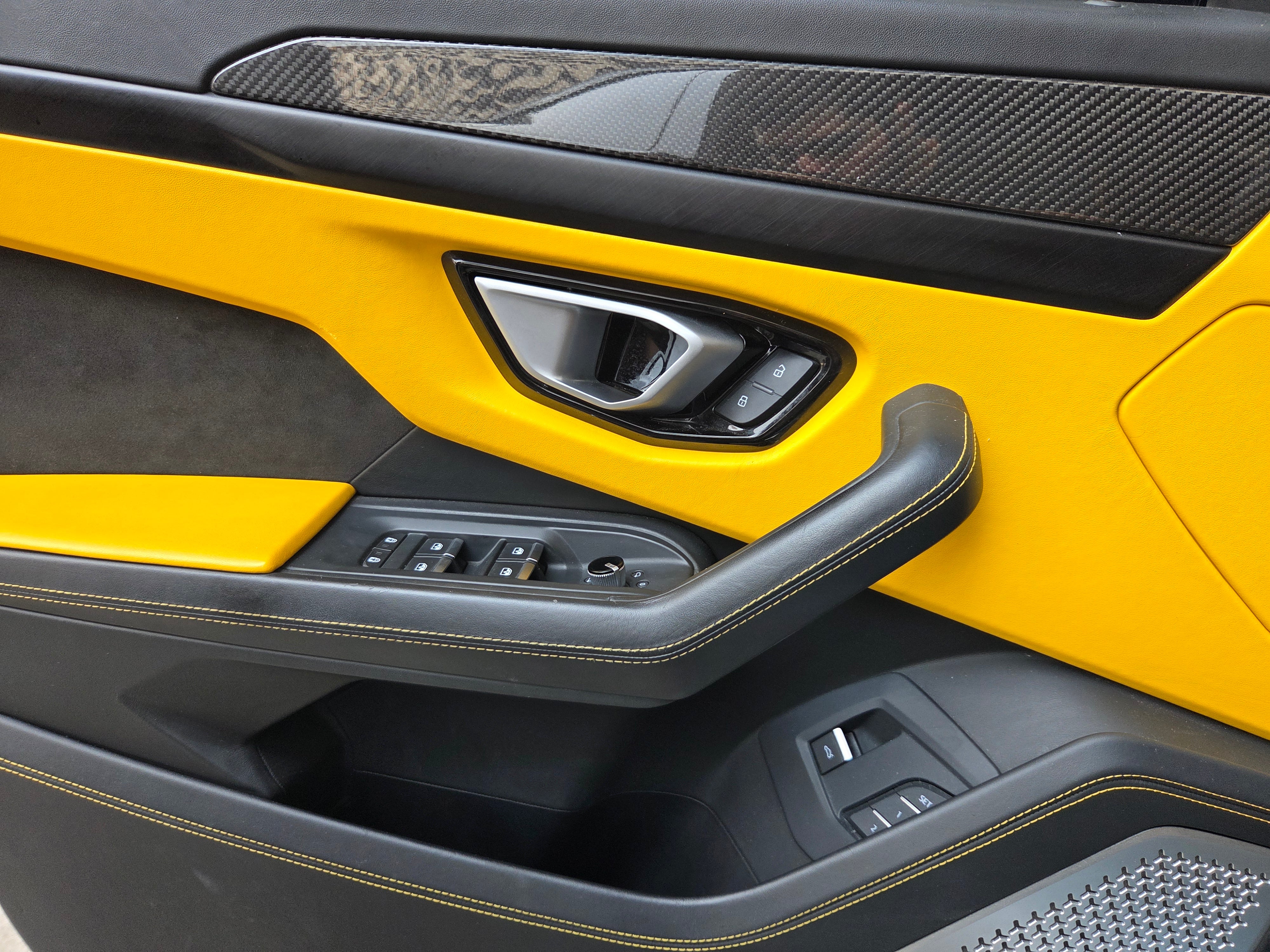 Lamborghini Urus 2022 black