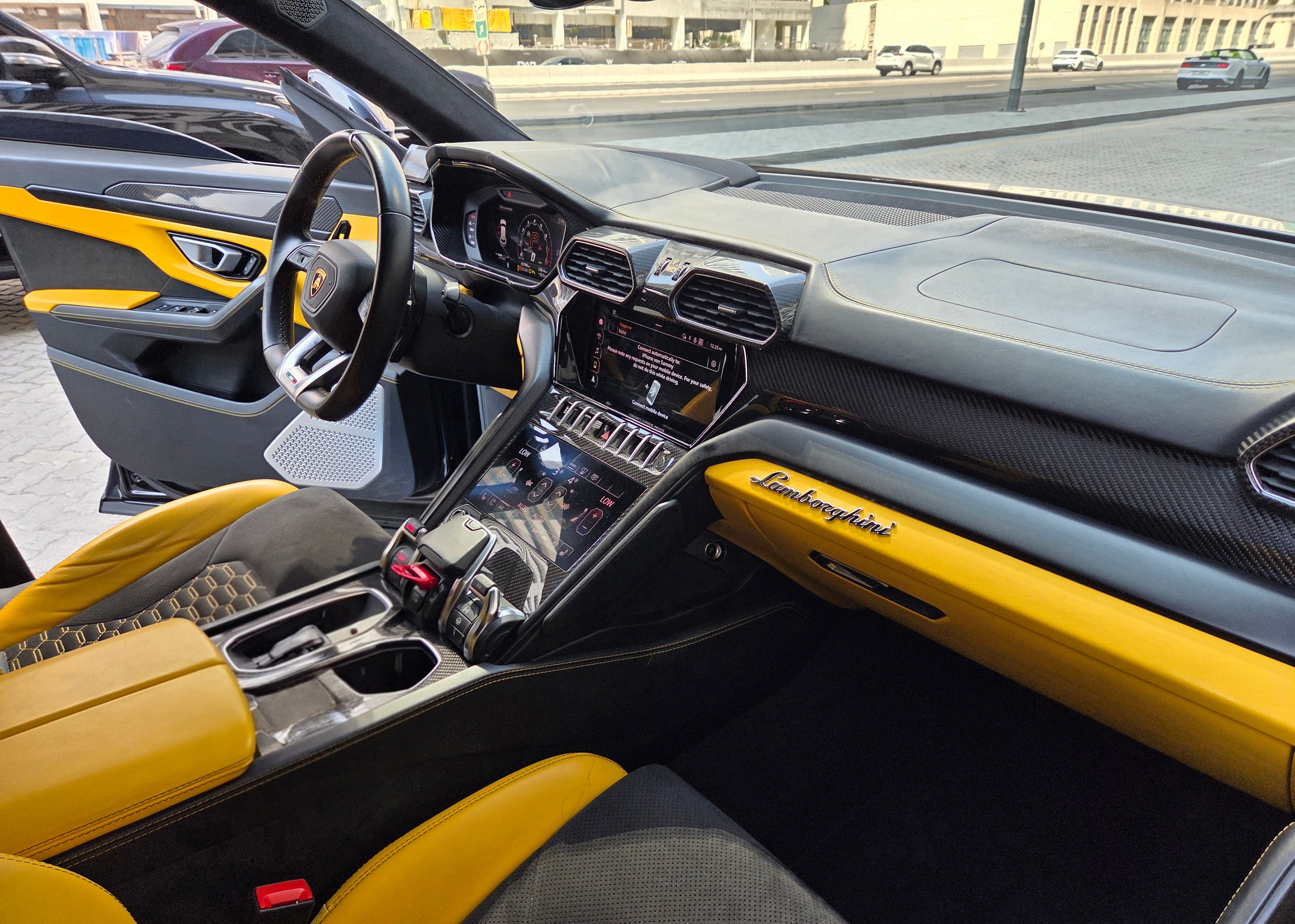 Lamborghini Urus 2022 black