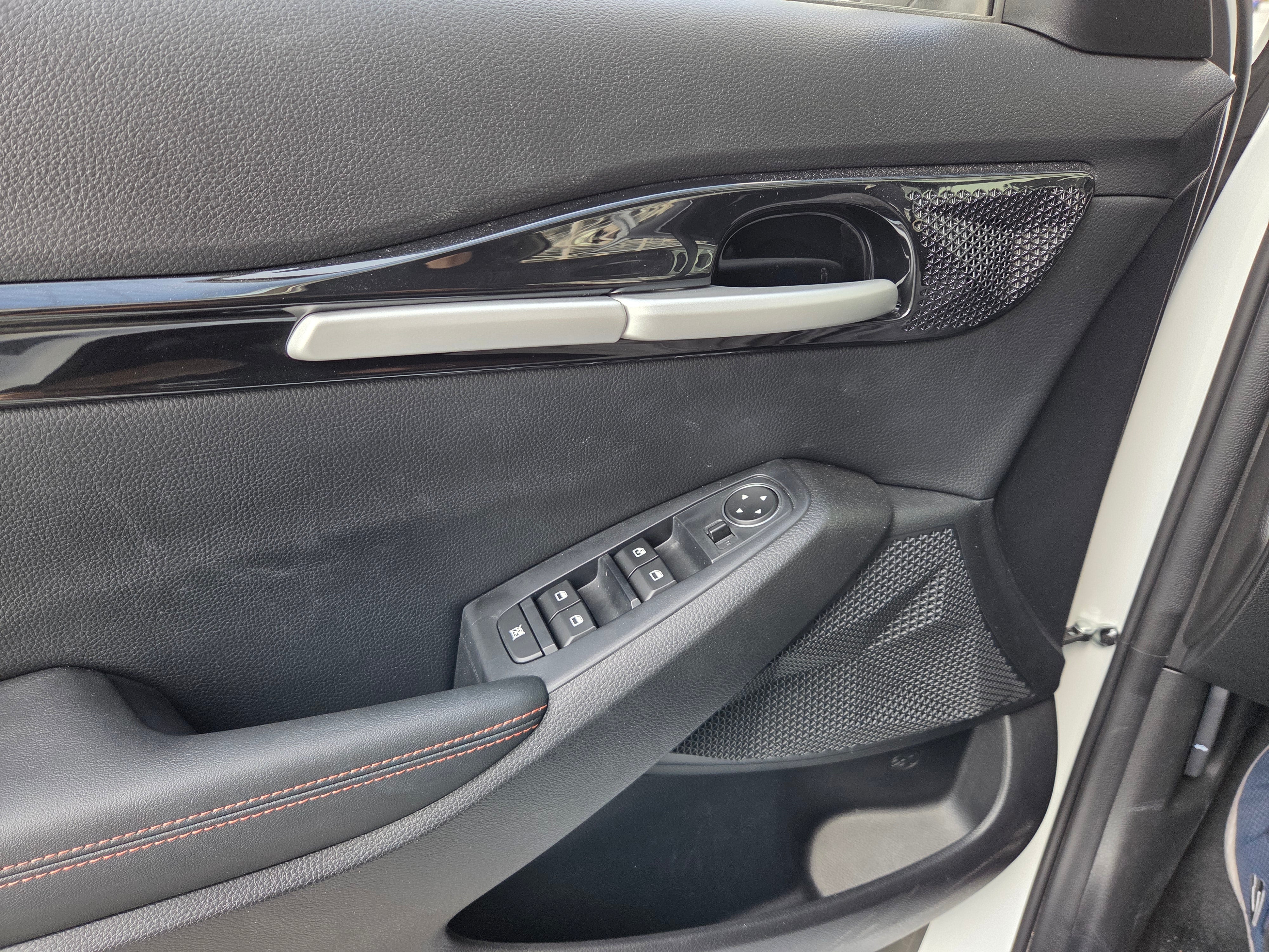 KIA Seltos 2025 white