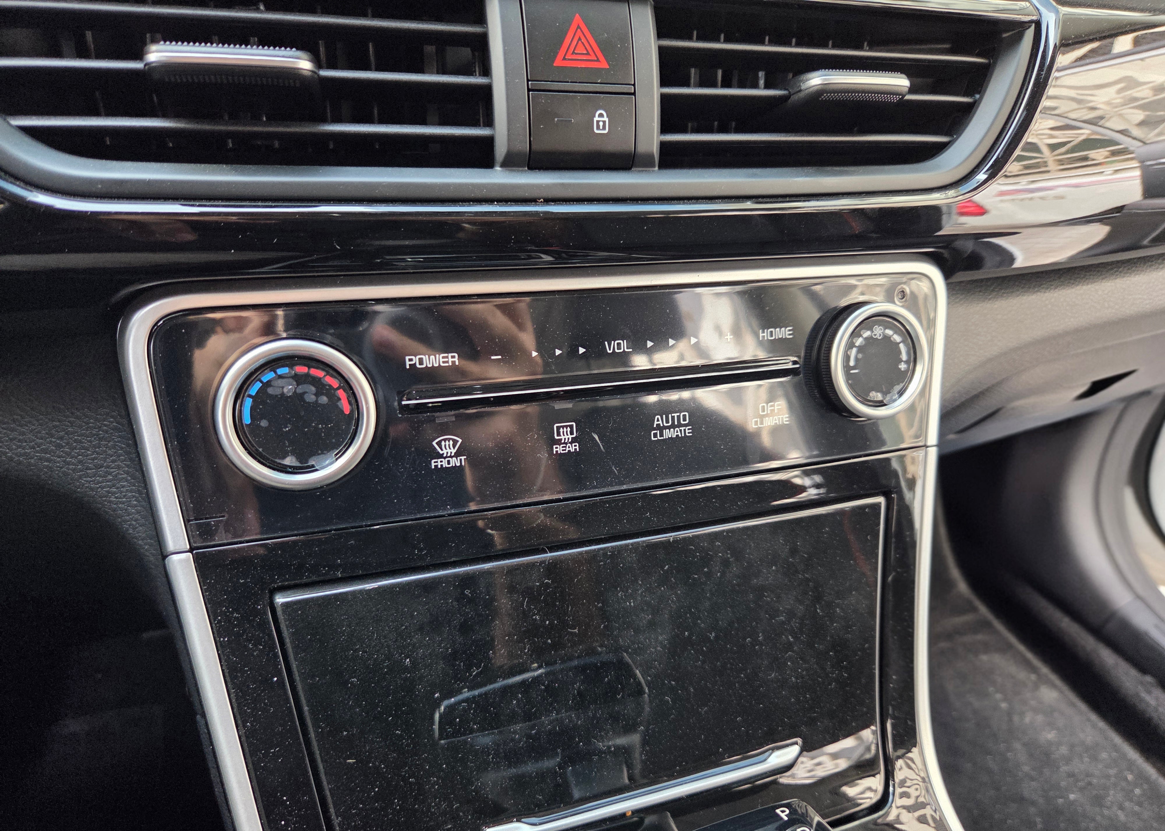 KIA Seltos 2025 white