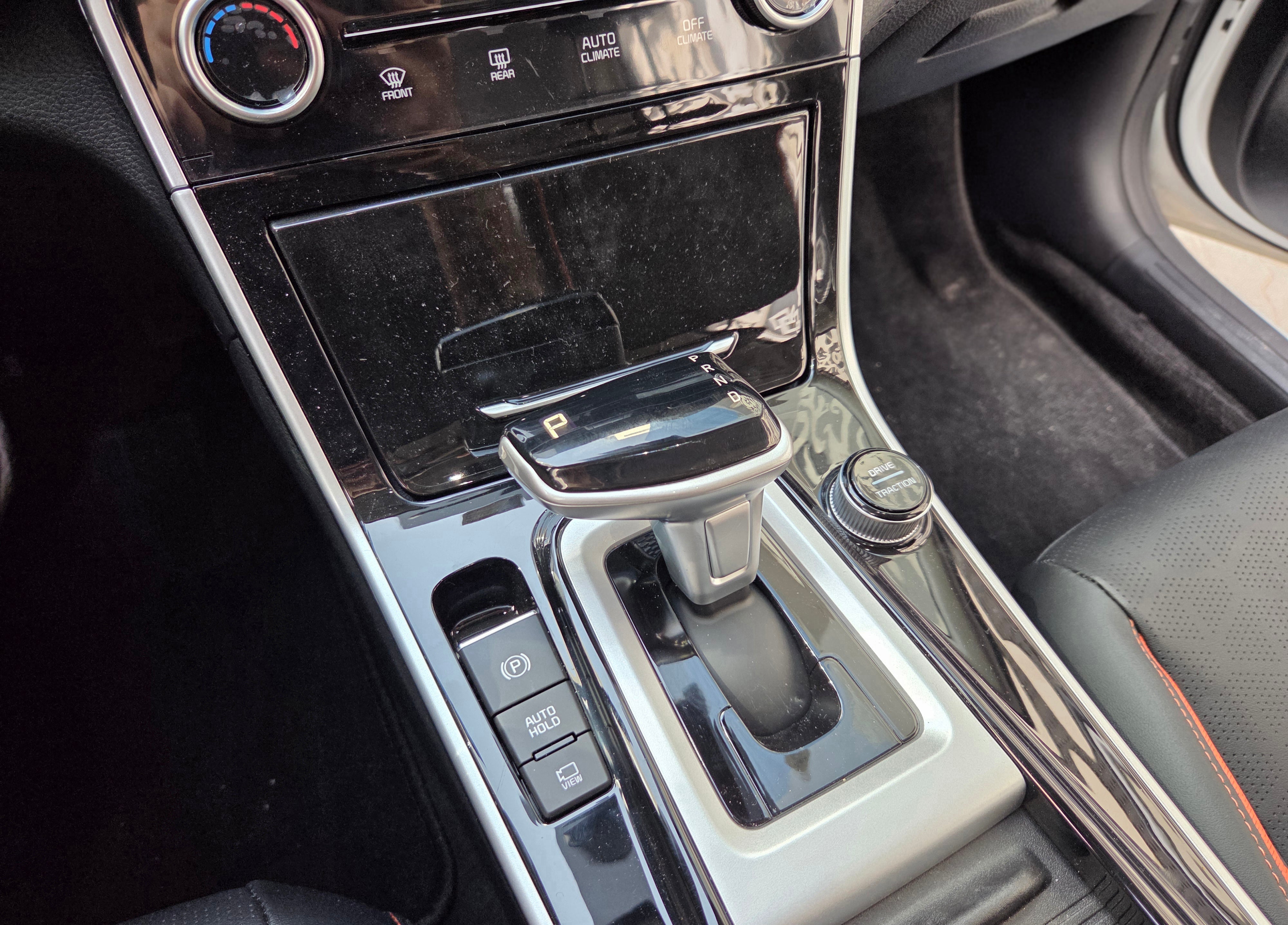 KIA Seltos 2025 white