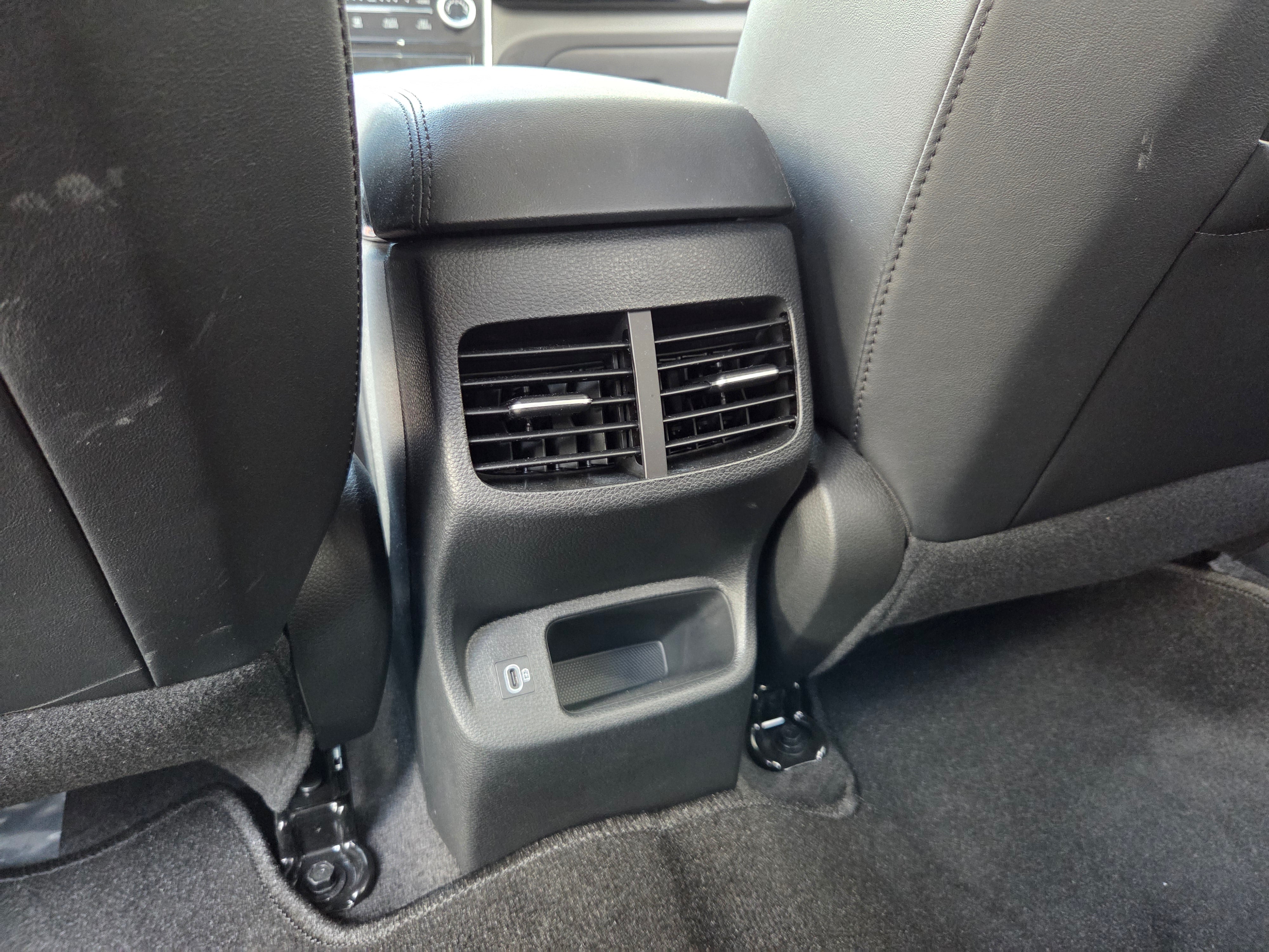 KIA Seltos 2025 white