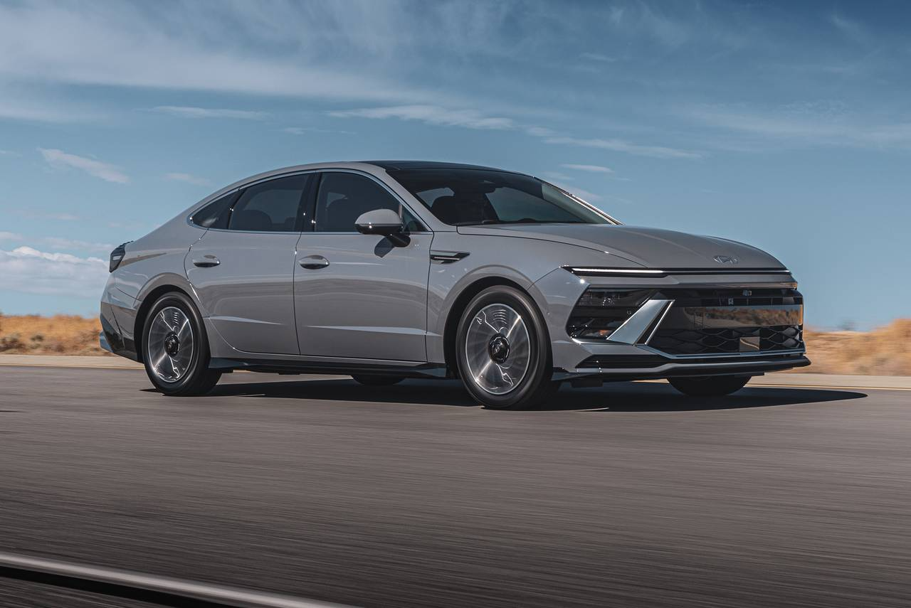 Hyundai Sonata Hybrid 2025 – Gray Mid-Size Sedan | Fuel Efficient Hybrid Car