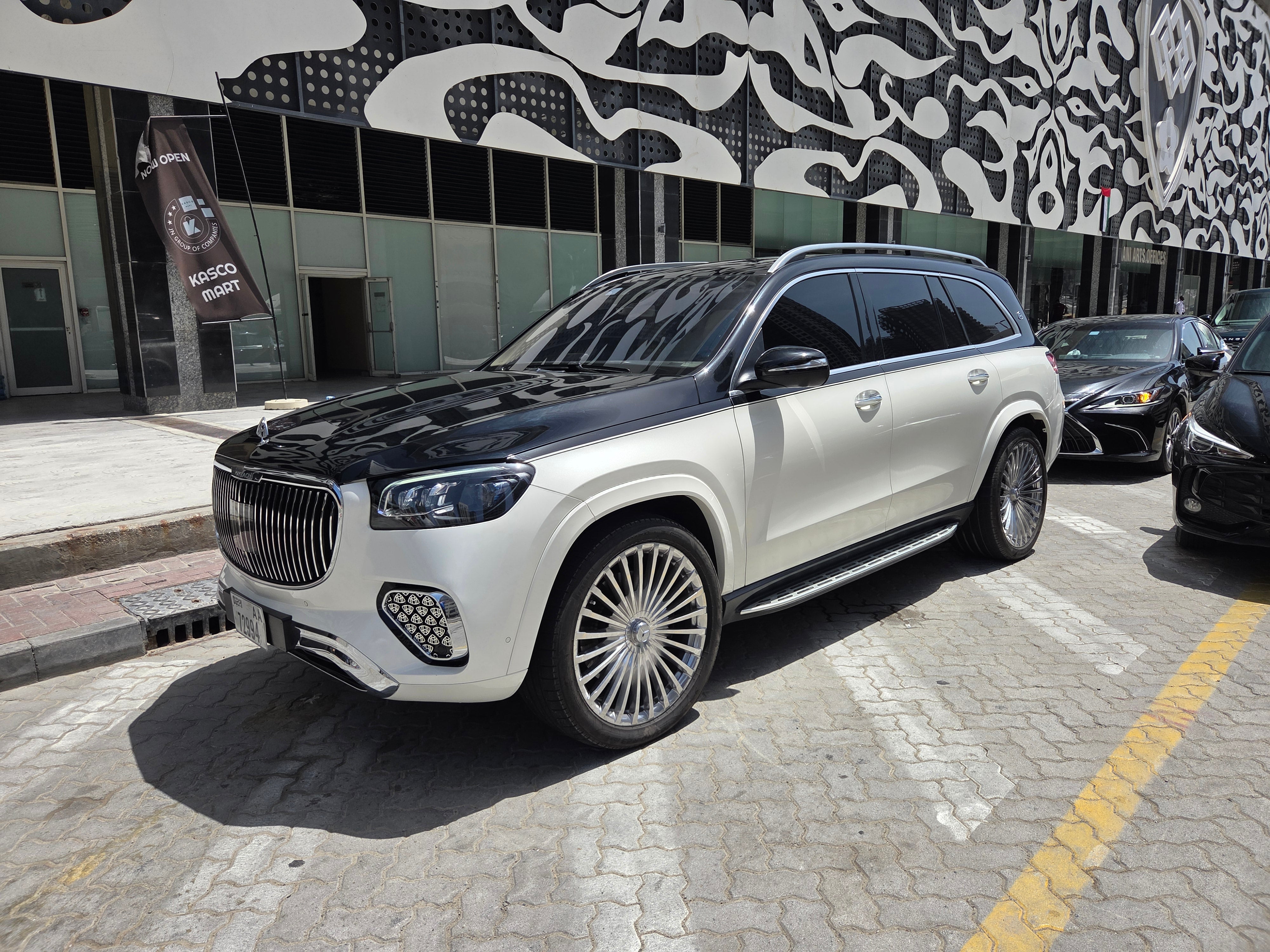 Mercedes benz GLS 580 2021 4.0L V8 Bi-Turbo Mild Hybrid White Maybach GLS S680 White & Black Kit Used