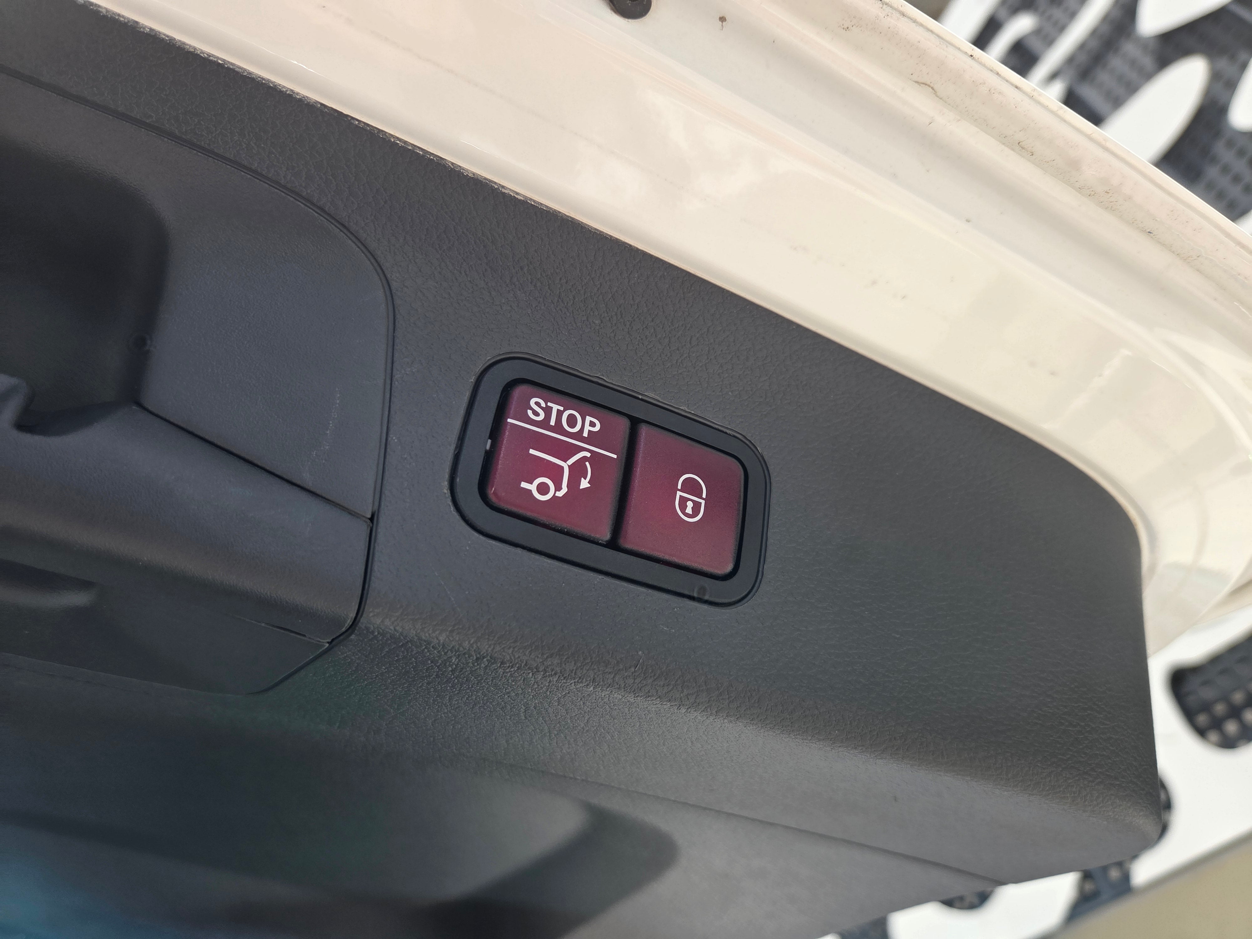 Mercedes-Benz GLS 580 2021 White with Maybach GLS White & Black Kit