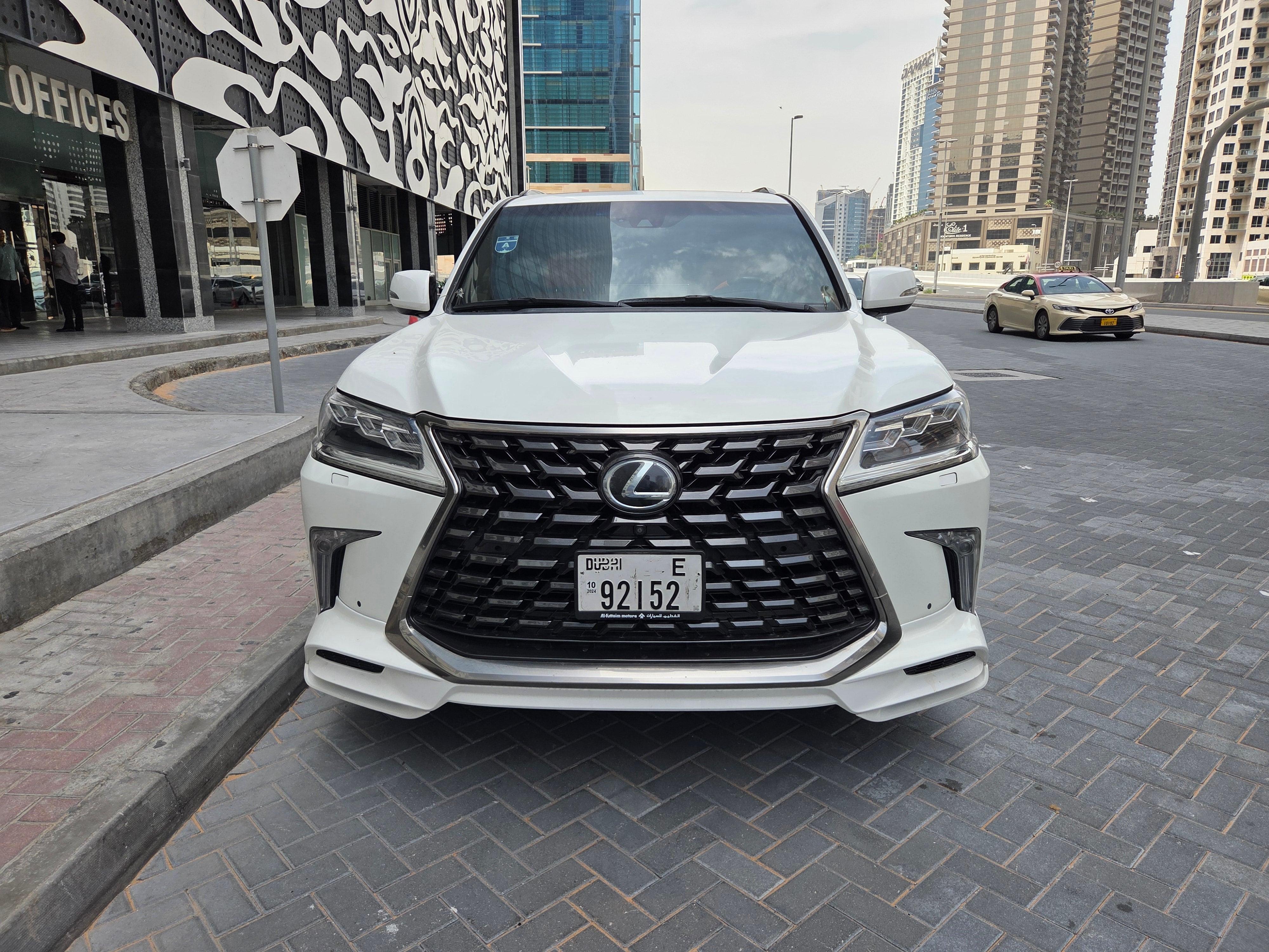Lexus LX 570 2016 5.7L V8 White used