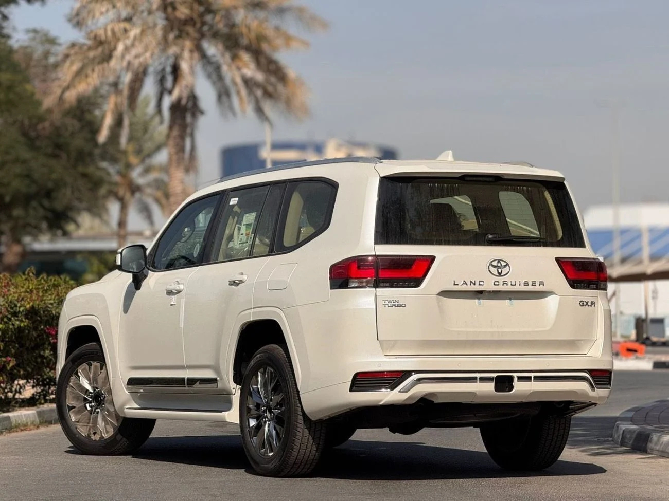 Toyota Land Cruiser GXR 2026 white