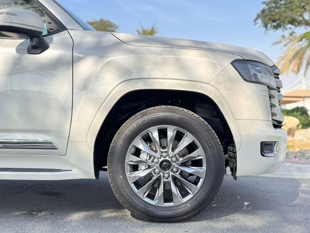 Toyota Land Cruiser GXR 2026 white