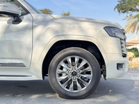 Toyota Land Cruiser GXR 2026 white