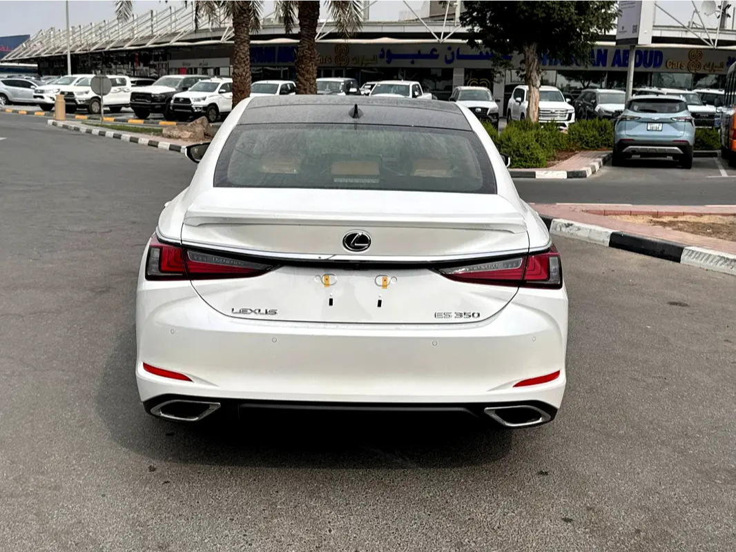 Lexus ES 350 2025 white