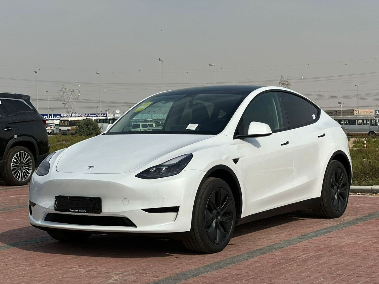 Tesla Model Y 2024 – Electric SUV White | Long Range & Performance