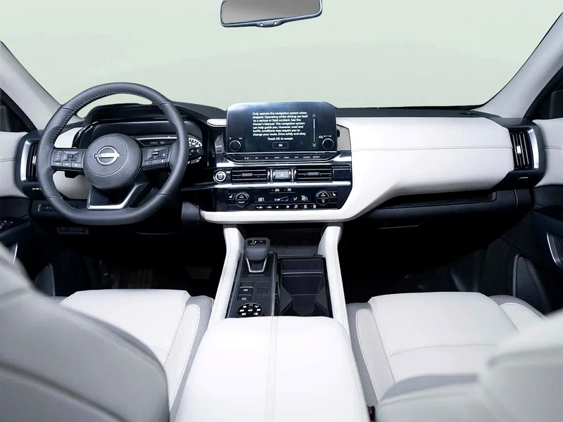 Nissan Pathfinder SV 2024 white