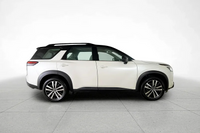 Nissan Pathfinder SV 2024 white