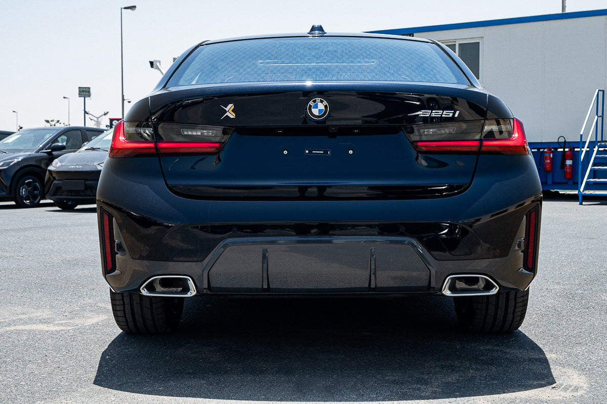 2025 BMW 325i M Sport Sedan in Blac