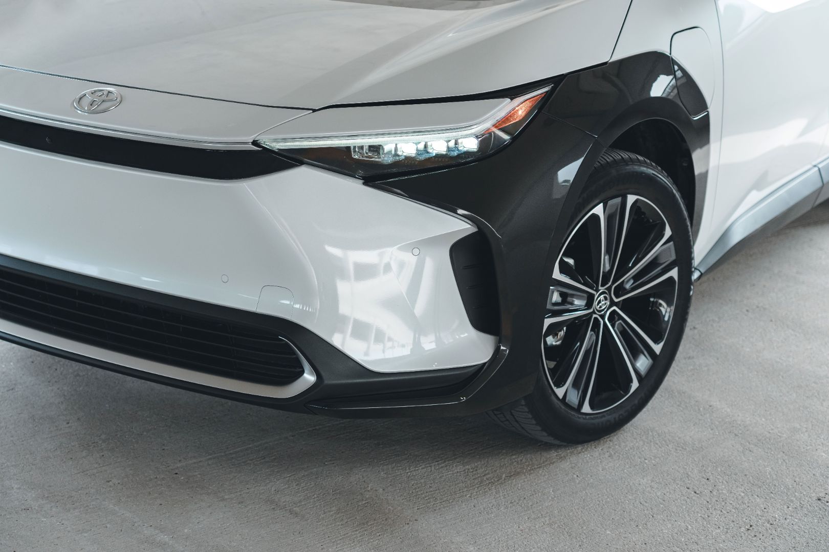 2025 Toyota bZ4X Full Option