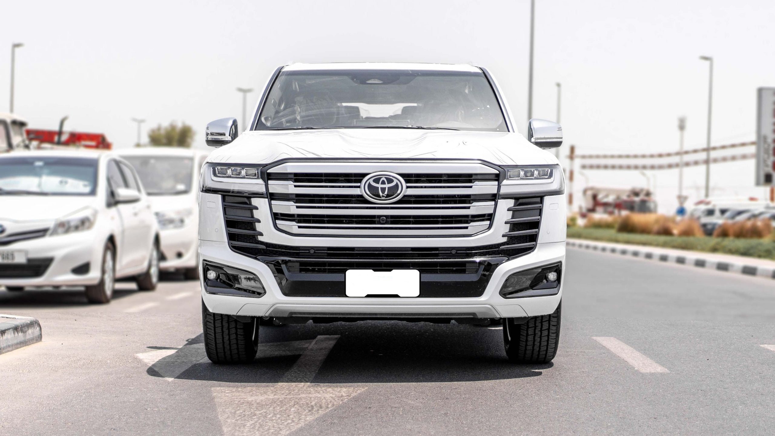 2025 Toyota Land Cruiser VXR hybrid white