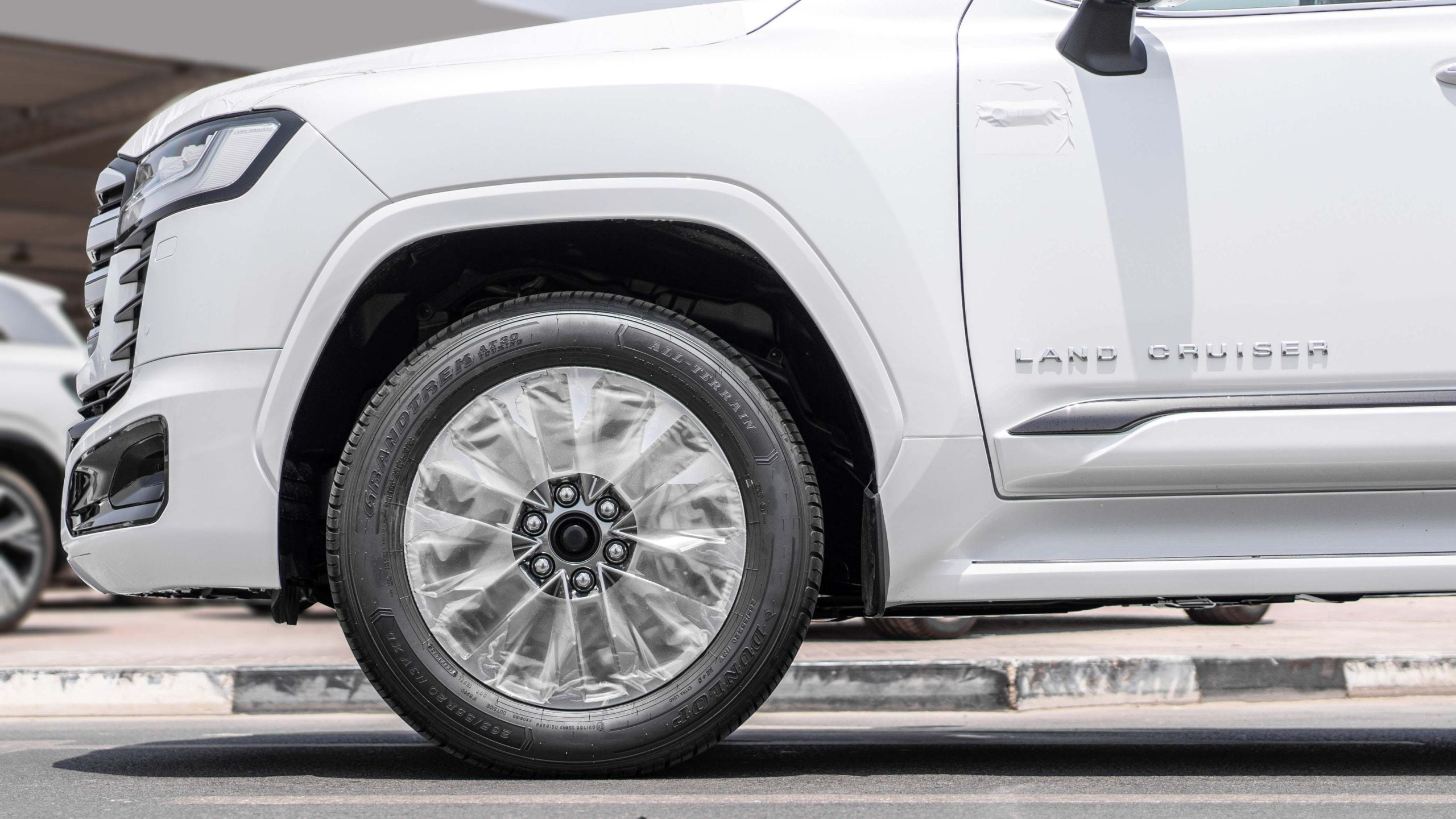 2025 Toyota Land Cruiser VXR hybrid white