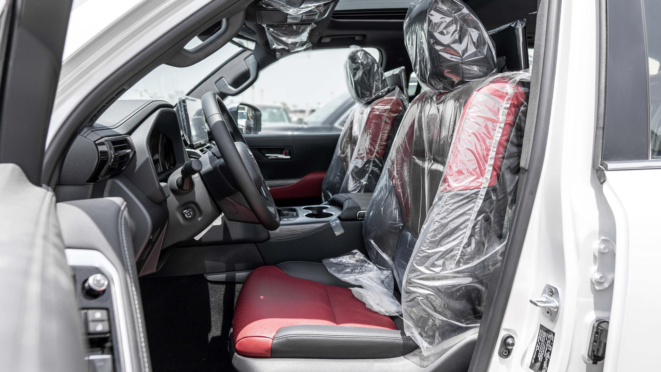 2025 Toyota Land Cruiser VXR hybrid white