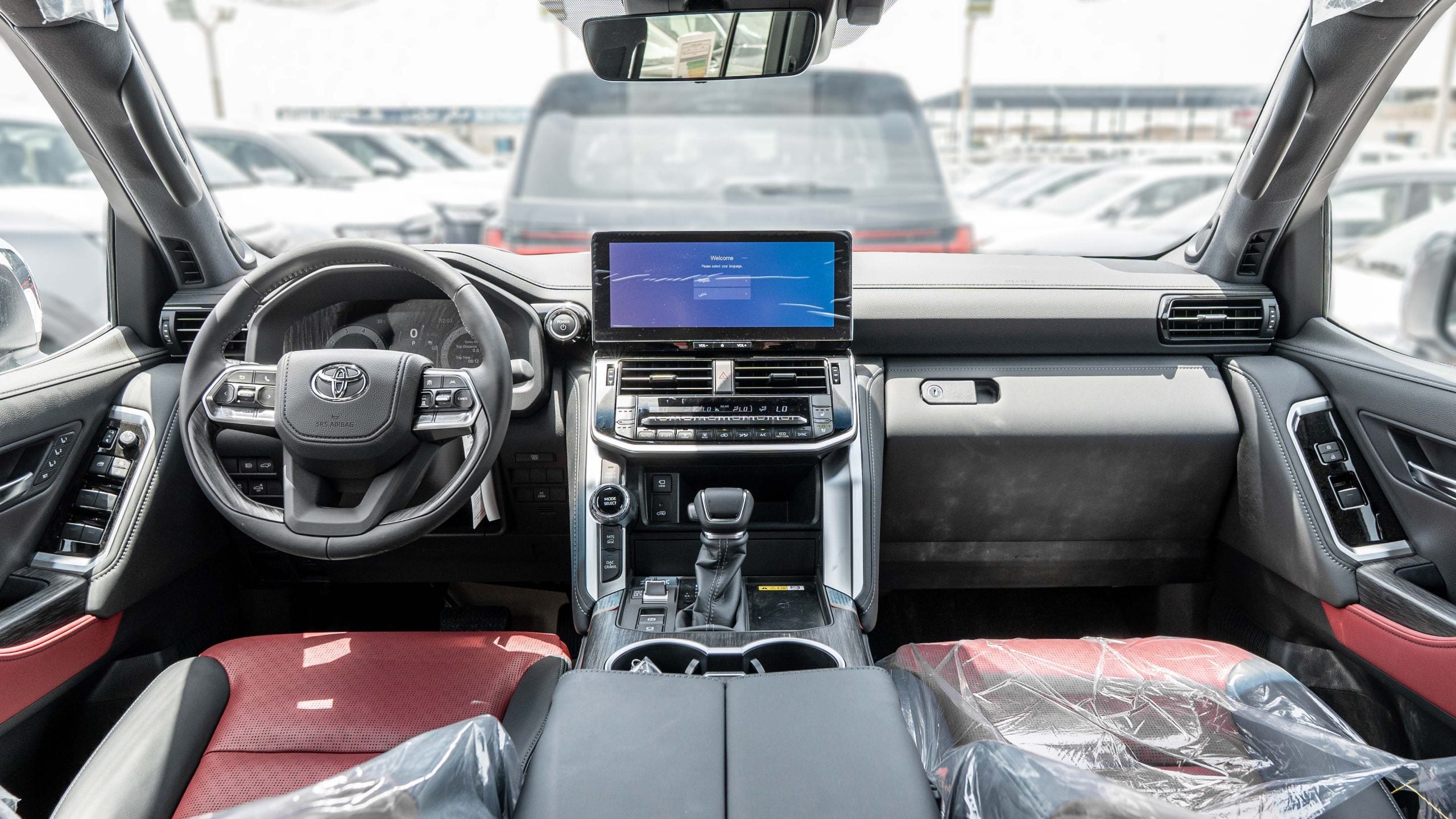 2025 Toyota Land Cruiser VXR hybrid white