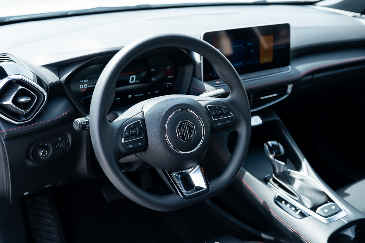 MG5 180DVVT Luxury 2025