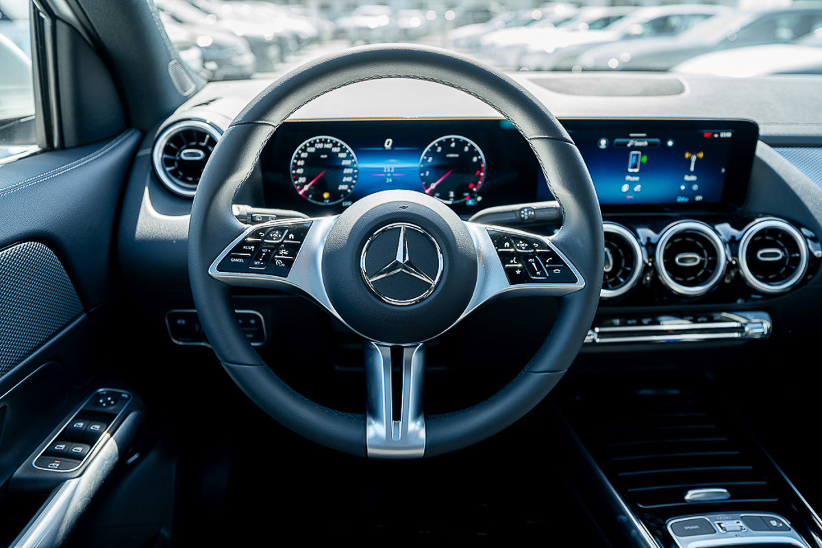 Mercedes-Benz GLA 200 2025 White