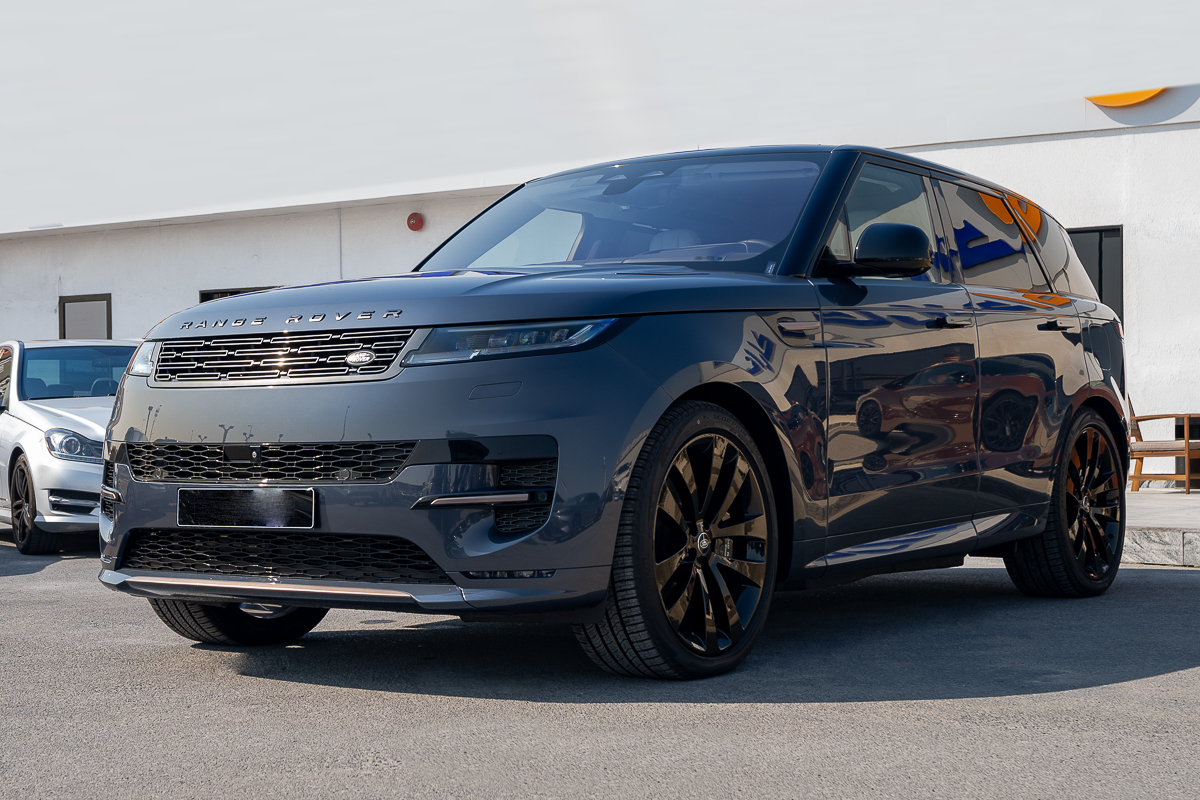Range Rover Sport First Edition 3.0L Hybrid 2024 – Gray Luxury SUV