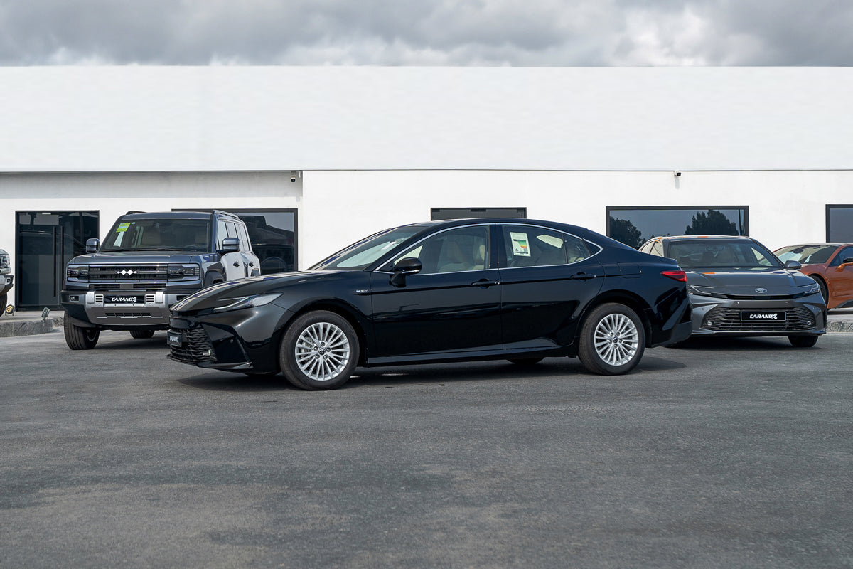 Toyota Camry E Plus HEV 2.5L 2025 – Black | Premium Hybrid Sedan