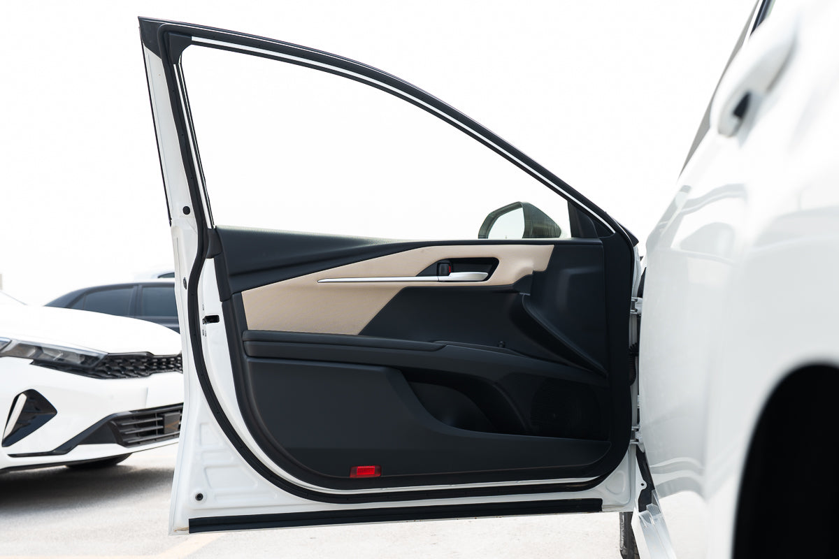 Toyota Camry E Hybrid 2026 white