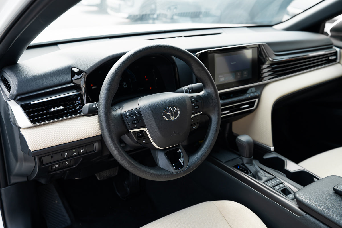 Toyota Camry E Hybrid 2026 white