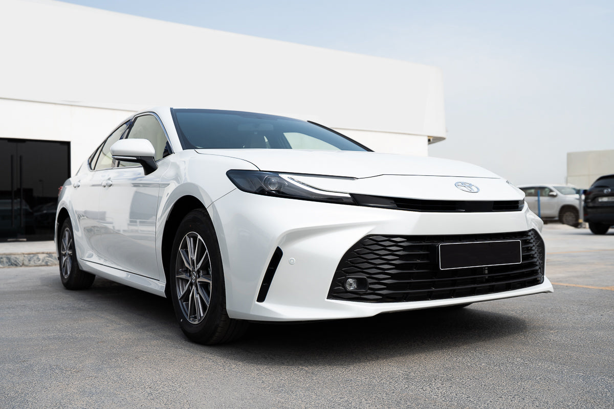 Toyota Camry E Hybrid 2026 white