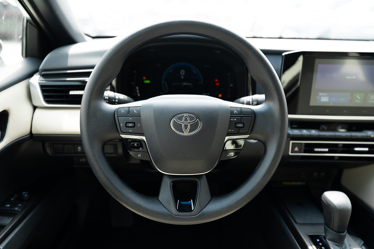 Toyota Camry E Hybrid 2026 white