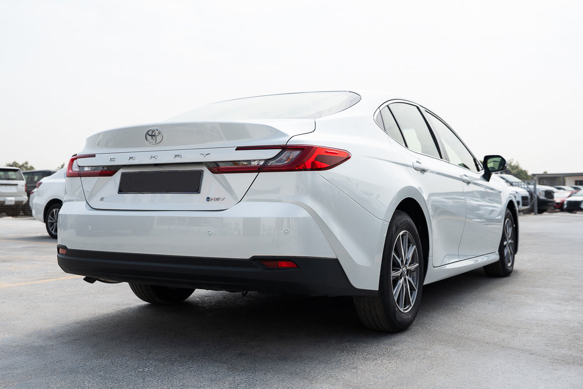 Toyota Camry E Hybrid 2026 white