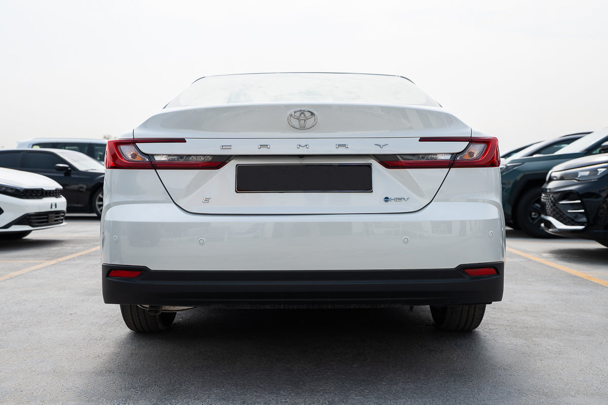 Toyota Camry E Hybrid 2026 white