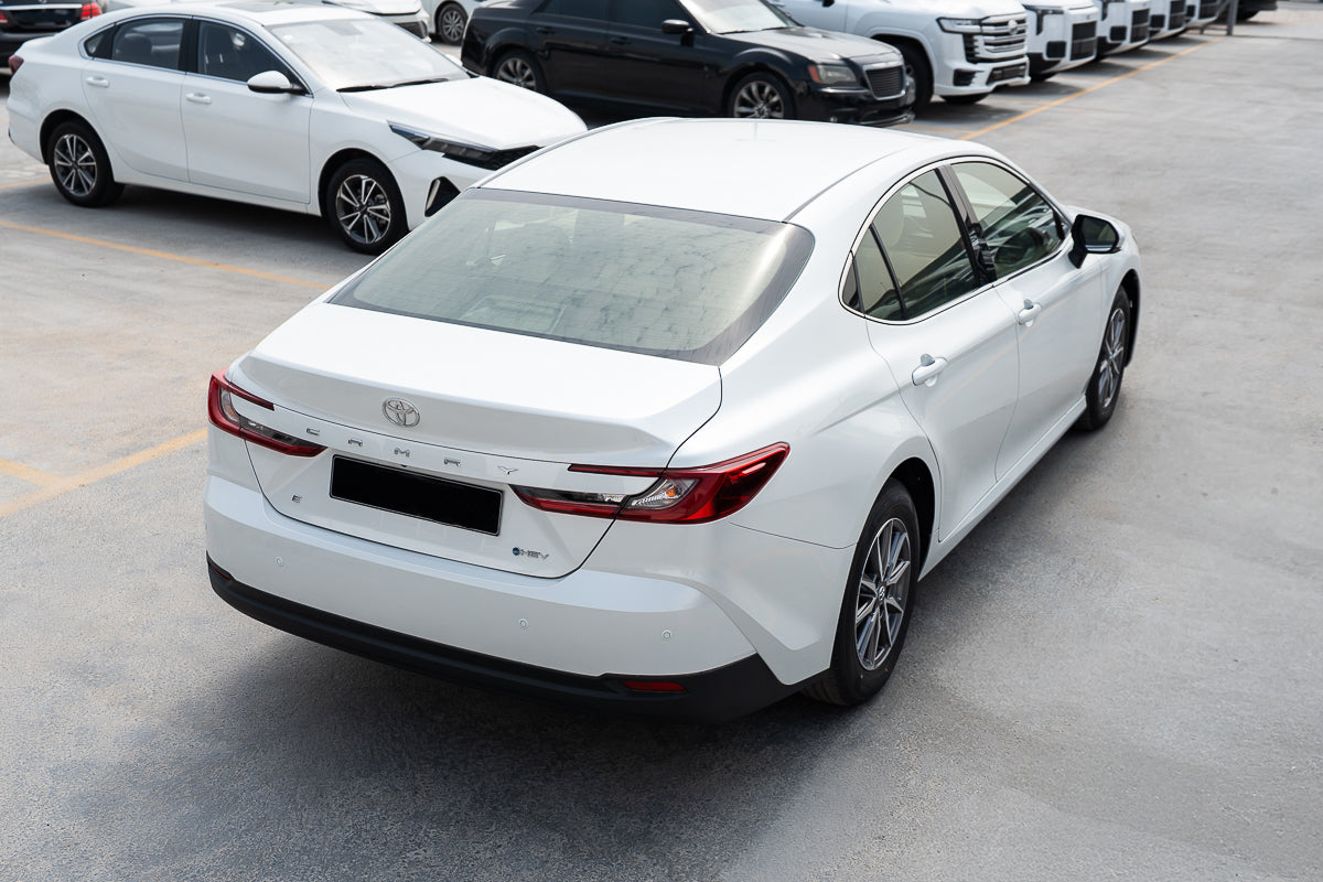 Toyota Camry E Hybrid 2026 white