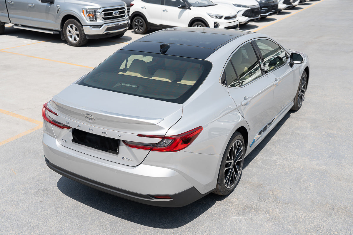 Toyota Camry LE Hybrid 2026 silver