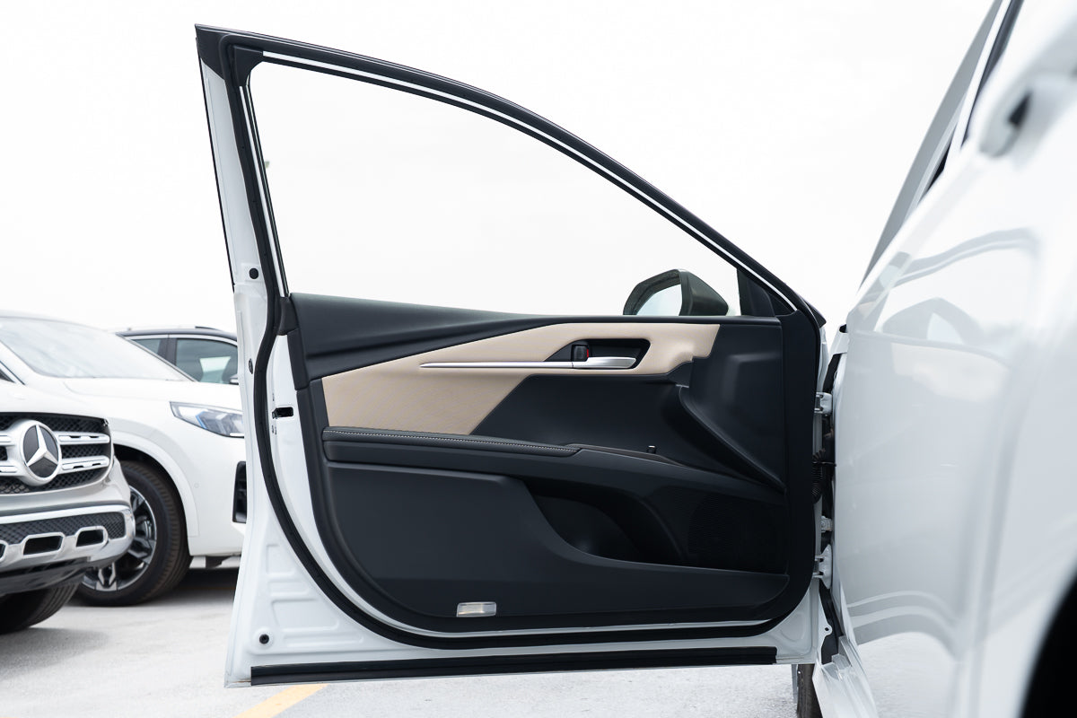 Toyota Camry LE Hybrid 2026 white